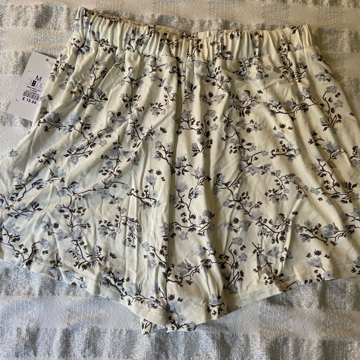 Women’s Medium Cream Colored Floral Print Shorts Nwt Super Soft And Comfy! Printed Stretch Shorts, Stretch Printed Short Bottoms, Printed Short Bottoms For Loungewear, White Floral Print Loungewear Bottoms, Printed Short Loungewear Bottoms, Casual Printed Shorts For Loungewear, Casual Printed Loungewear Shorts, Printed Short Length Loungewear Bottoms, Spring Printed Short Bottoms