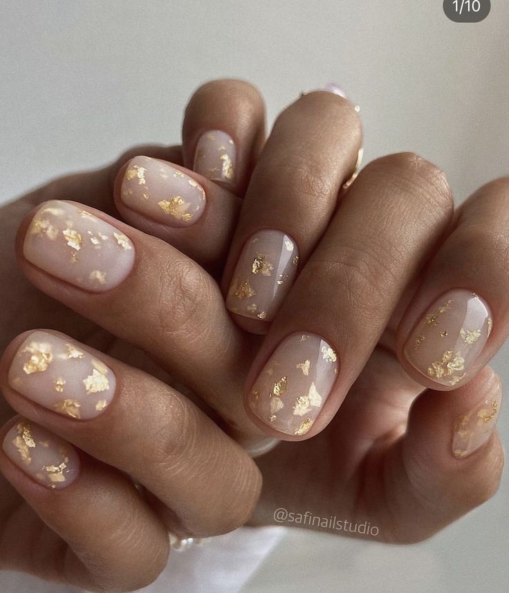 Acrylic Nail Designs Gold Flakes, Natural Nails With Gold Flakes, Gold Speckled Nails, Gold Sparkle Nails Short, Champagne Bubble Nails, Dainty Winter Nails, Gold Flakes On Nails, Short Golden Nails, Short Neutral Holiday Nails