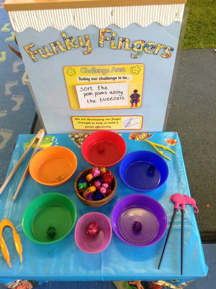 an assortment of colorful plastic bowls and spoons on a blue table with a sign that says funky fingers