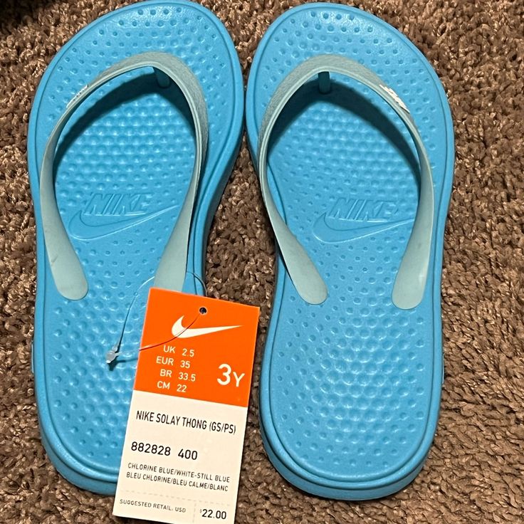 New With Tags Girls Flip Flop Nike Solay Thong Sandal Size 3y From Smoke Free Home Pink Nike Slides, Nike Slide Sandals, Nike Flip Flops, Black And White Sandals, Nike Sandals, Girls Flip Flops, Gladiator Shoes, Baby Nike, Boys Sandals