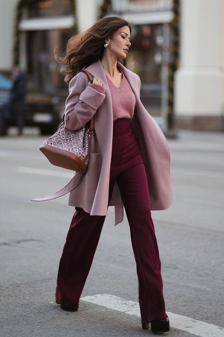 Trendy Fall Outfits, Pink Coat, Mode Inspo, Looks Chic, Work Outfits Women, Style Mistakes, Professional Outfits, Fall Fashion Trends, Classy Women