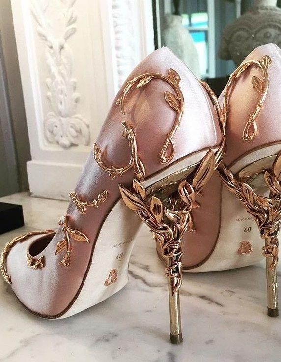 Gorgeous wedding shoes Ralph And Russo Heels, Ralph And Russo Shoes, Ralph And Russo, Wedge Boots, Women Vintage, Pattern Floral, Beautiful Shoes, Cute Shoes, Wedding Shoes