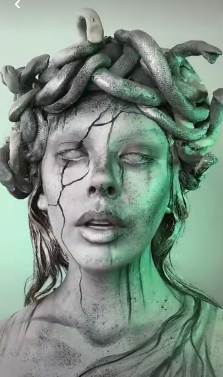 Weeping Angel Costume, Medusa Pictures, Medusa Painting, Medusa Makeup, Medusa Artwork, Medusa Snake, Medusa Art, Clever Halloween Costumes, Special Fx Makeup