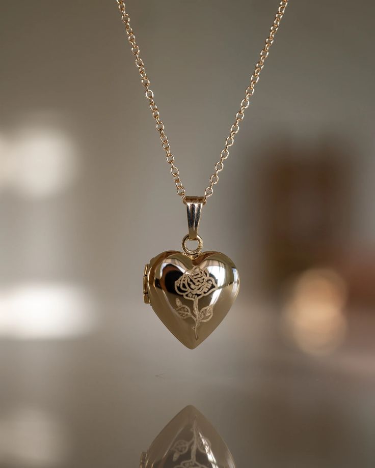 Rose Heart Locket – Kindred Row Photo Chain, Unique Locket, قلادات متدلية, Chain Locket, Rose Heart, Rosé Heart, Heart Locket Necklace, Gold Locket, Jewelry Lookbook