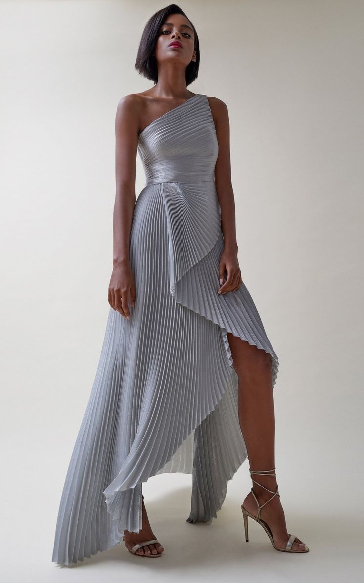 Moda Operandi Evening Dress Fashion, Dress Gown, Mode Inspo, Looks Chic, Fancy Dresses, Dream Dress, Guest Dresses, Pleated Dress, Elegant Fashion