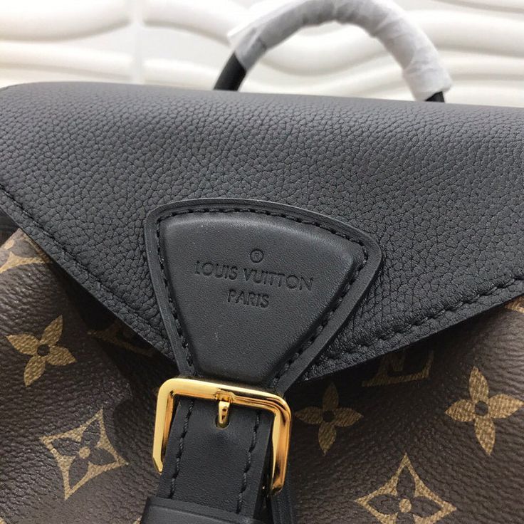 Size: Standard Size It comes with Dust box, Care manual, Tag, and Paper bag. Top Collection, Cute Bag, New Handbags, Crossbody Shoulder Bag, Louis Vuitton Bag, Wellness Design, Messenger Bag, Paper Bag, Clutch Bag