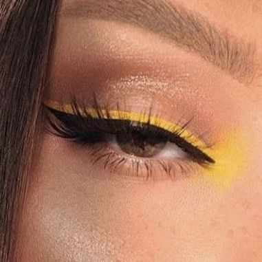 vivid yellow eyeliner fox eye brunette Yellow Eyeliner, Best Lashes, Winged Eyeliner, Eyeliner, Lashes, Fox, Wattpad, Yellow, Makeup