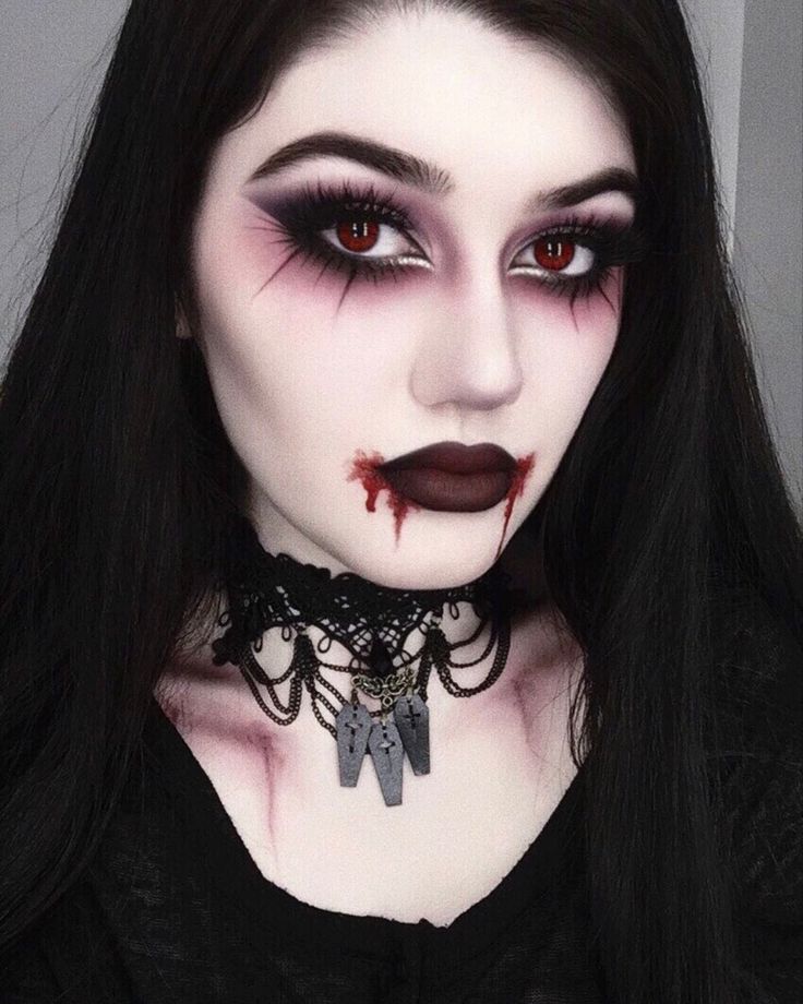 Dracula Makeup, Vamp Makeup, Vampire Makeup Looks, Vampire Makeup Halloween, Holloween Makeup, Vampire Halloween Costume, Vampire Makeup, Halloween Makeup Pretty, Witch Makeup