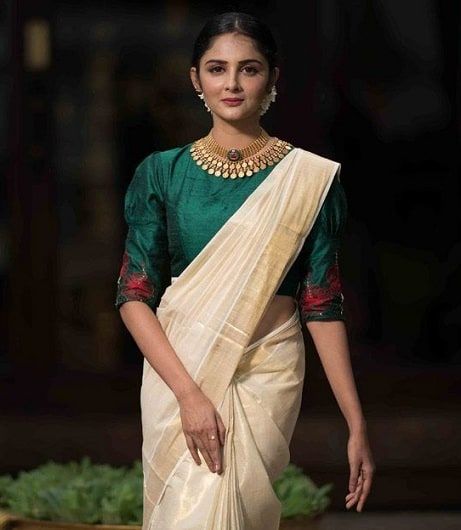 Kerala Saree Blouse Designs - Try These 15 Stylish Models Kerala Saree Blouse Colour Combination, Onam Saree Modern, Kerala Sari, Kerala Traditional Saree, Kerala Kasavu Saree, Kerala Saree Blouse, Onam Outfits, Kerala Saree Blouse Designs, Onam Saree