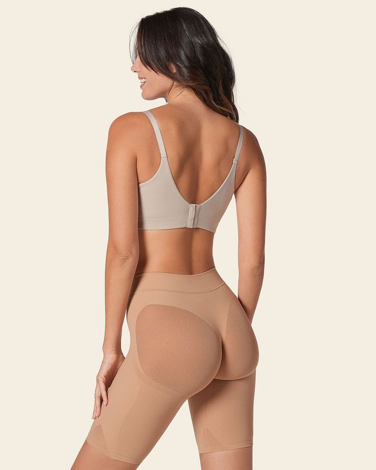 ¡Tendrás una figura moldeada con confort total! Este panty faja está elaborado con alta tecnología sin costuras para darle a tu cuerpo la forma que tanto quieres, la comodidad que necesitas para el día a día y un aspecto invisible para que no se marque en tu ropa. Cubre desde el abdomen hasta las rodillas, generando compresión suavemente la cintura, los muslos, el abdomen medio y bajo. Está elaborado con tecnología SkinFuse® sin cortes ni costuras para evitar las marcas en la ropa y en la piel y Compressive Beige Shapewear With Built-in Bra, Beige Shapewear With Built-in Bra, Short Length, Solid Shapewear With Built-in Bra And Shaping Fit, Beige Compressive Shapewear With Built-in Bra, Seamless Compression Shapewear, Compression Beige Shapewear With Built-in Bra, Beige Compression Shapewear With Built-in Bra, Supportive Full Coverage Bra Friendly Shapewear, Supportive Full Coverage Bra-friendly Shapewear