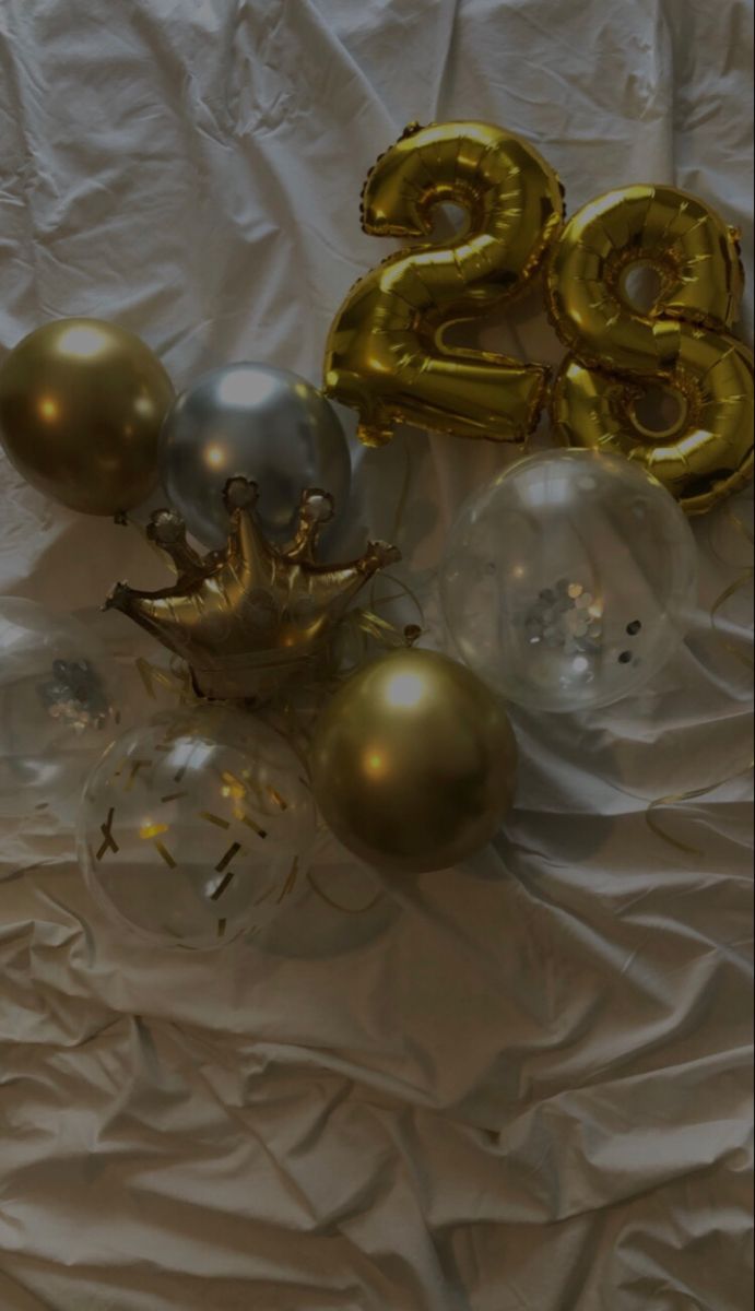 some balloons and numbers are laying on a sheet