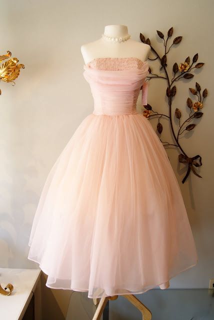 Powder pink 1950's party dress. Fairy Ball Gown, Tea Length Homecoming Dresses, Knee Length Prom Dress, Tea Length Prom Dress, Vintage Clothing Boutique, Vintage Clothing Stores, Pink Prom Dress, Pink Tea, Note Box