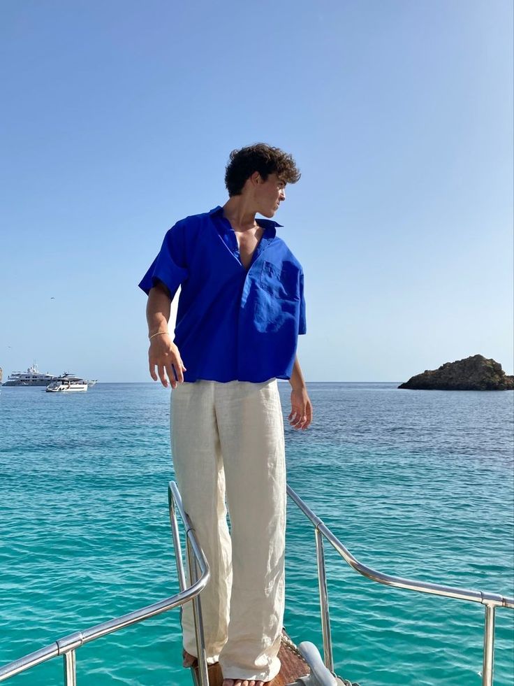 Vacation Outfits Men, Beach Outfit Men, Linen Pants Outfit, Chique Outfit, Guy Fits, Mens Linen Pants, Pants Outfit Men, Mens Summer Outfits, Italy Outfits