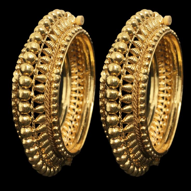 Rajwadi Bangles features an exclusive openable bangle in antique gold, showcasing intricate Pacheli Kada detailing. Inspired by South Indian temple jewelry, this statement piece is perfect for bridal wear. Its traditional craftsmanship and ornate design make it a timeless gift, blending elegance with cultural heritage for any special occasion. *𝐏𝐑𝐎𝐃𝐔𝐂𝐓 𝐃𝐄𝐓𝐀𝐈𝐋* * Material: Brass * Plating:   Gold Plated *𝐃𝐈𝐌𝐄𝐍𝐒𝐈𝐎𝐍𝐒* * Weight: 64 gm * Width: 0.75 Inches   *𝐃𝐈𝐒𝐂𝐋𝐀𝐈𝐌𝐄 Toda Bangles Designs In Gold, Women Gold Kada Design, Pacheli Bangle Gold, Rajwadi Bangles, Statement Bridal Jewelry, Amrapali Jewellery, Kada Bangles, 22k Gold Bangles, Antique Bangles