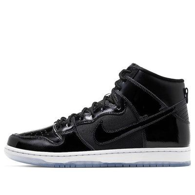 The Nike SB Skateboard Dunk High is a sneaker that pays homage to the classic Air Jordan 11. It features a black upper constructed from shiny patent leather, with ballistic mesh at the quarter panel and full-grain leather on the collar. A subtle pop of royal blue appears on the tongue tag, while the ‘SB’ heel branding recalls the ‘23’ on the Air Jordan 11. An icy translucent outsole completes the look. (SNKR/Unisex) Nike Sb Dunk High, Sb Dunk High, Nike Sb Dunk, Dunk High, Nike Sb Dunks, Space Jam, Air Jordan 11, Sb Dunk, Jordan 11