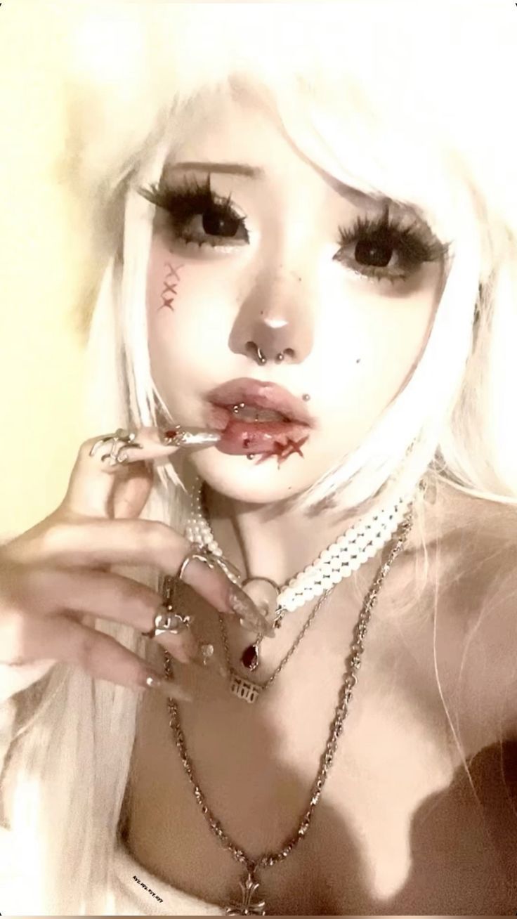 Doris Makeup, Porcelain Doll Makeup, Vampire Bride, Punk Makeup, Doll Eye Makeup, Alt Makeup, Cool Makeup Looks, Makeup Tut, Interesting Images