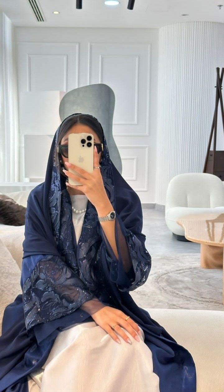 Abaya Sleeves, Village Clothing, Arab Girl, Gigi Hadid And Zayn, Royal Aesthetic, Pakistani Fancy Dresses, Modest Fits, Casual Hijab Outfit, Abaya Designs