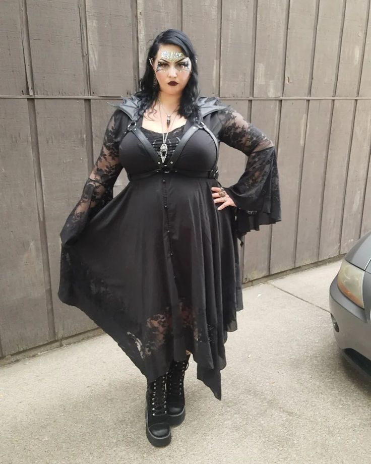 Plus Size Harness Outfit, Fat Goth Girl, Modest Goth, Fat Goth, Haunted Museum, 2020 Clothes, Dress Harness, Goth Outfit Inspo, Harness Outfit