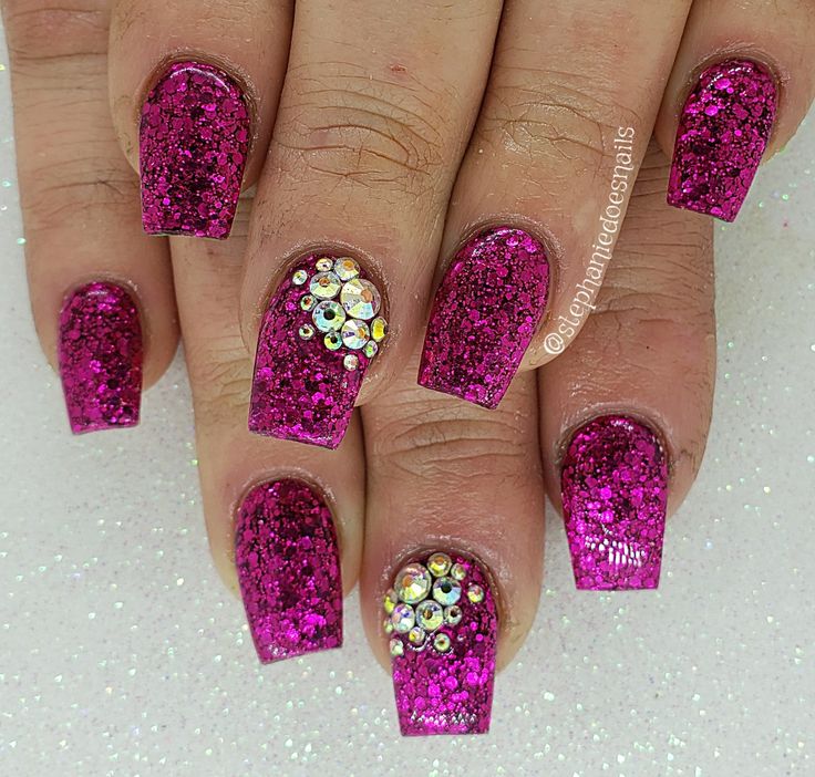 Fuschia glitter Sparkly Wedding, Gold Makeup, Green Glitter, Green Nails, Wedding Nails, Glitter Nails, Makeup Nails, Acrylic Nails, Glitter