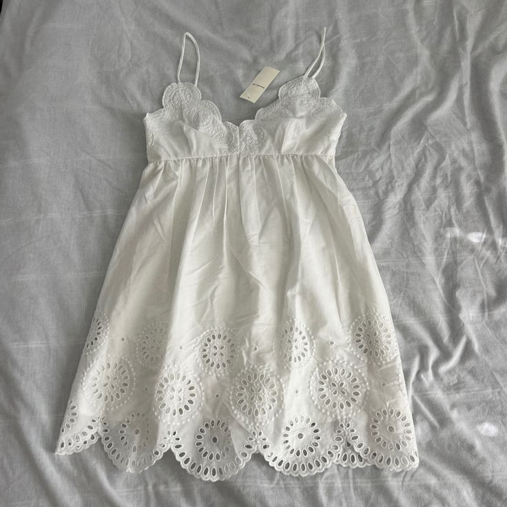 Abercrombie & Fitch Embroidered Mini Dress Size Xs Condition: Nwt Color: White Details : - Adjustable Straps - Lined - Short Length - Scallop Hem Extra: - I Ship Between 1-2 Days Sleeveless Broderie Anglaise Mini Dress, Cotton Mini Dress With Lace Trim For Brunch, Spring Sleeveless Dress With Cutwork Hem, Spring Sleeveless Broderie Anglaise Mini Dress, Sleeveless Dress With Cutwork Hem For Spring, Sleeveless Broderie Anglaise Dress For Day Out, Casual Dresses With Cutwork Hem For Daywear, Spring Cotton Dress With Cutwork Hem, Cotton Dress With Cutwork Hem For Spring