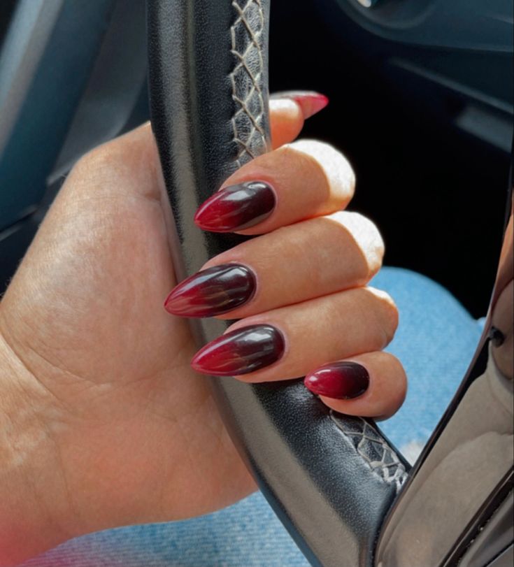 Cute Red Nails Acrylic Stilleto, Black And Red Faded Nails, Nails Ombre Red Black, Ombré Red And Black Nails, Black To Red Ombré Nails, Red Black Ombre Nails Coffin, Red Black Almond Nails, Red Riding Hood Nails Halloween, Almond Black And Red Nails