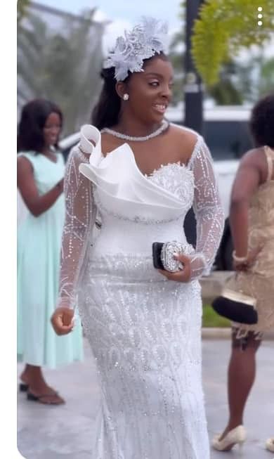 Ayra Starr, Simple Dress Styles, Latest Wedding Gowns, Lace Dress Classy, Boubou Styles For Women, Classy Short Dresses, African Fabric Dress, Modest Dresses Fashion, African Dresses For Kids