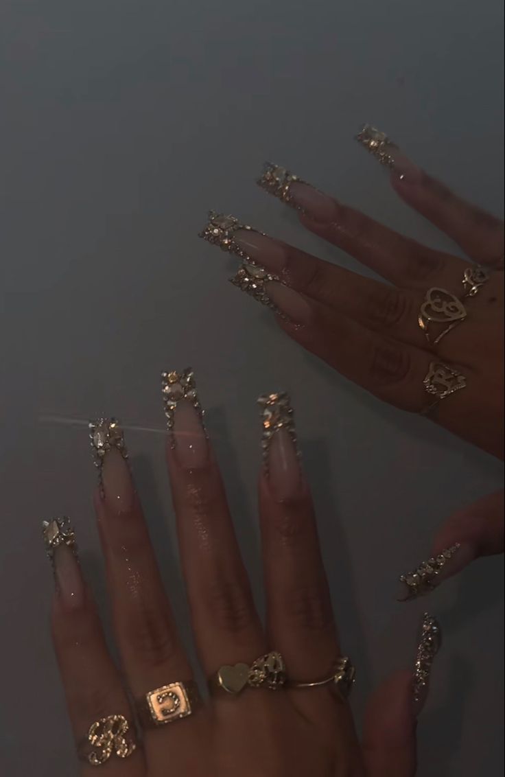 Gold Aesthetic Nails, Nails With Gold Rings, 22nd Birthday Nails, Gold Square Nails, Nails Acrylic Gold, Gold Birthday Nails, 18th Birthday Nails, Gold Nail Set, Gold Nails Acrylic