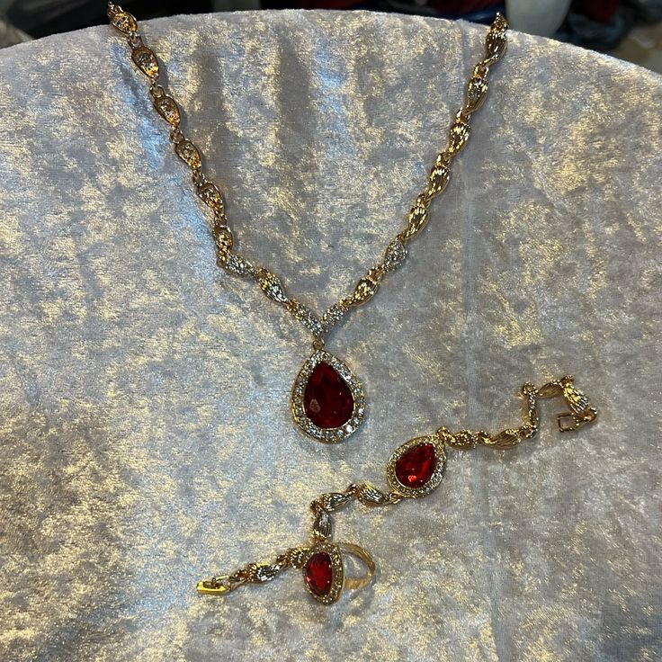 Earring/Necklace/Ringset Old Fashioned Necklaces, Red And Gold Necklace, Red Necklace Aesthetic, Red Gem Necklace, Forever Aesthetic, Red Necklaces, Fantasy Ball, Ethereal Jewelry, Lost Forever