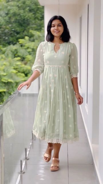 Floral Umbrella Dress, Indian Frock Design, Unique Kurta Designs Women, New Model Frock Design, Dress Models For Stitching, Frock Ideas For Women, Bday Dress Ideas, Net Frocks For Women, Frock Models For Women