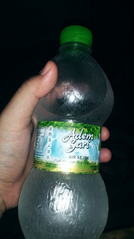 a hand holding a bottle of alpen san air gum