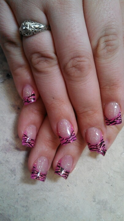 Pink zebra Short Nails Y2k Square, Colorful Y2k Nails, Pink 2000s Nails, Pink Zebra Print Nails, Early 2000 Nails, Early 2000s Nails, 2000 Nails, Mcbling Nails, Pink Zebra Nails