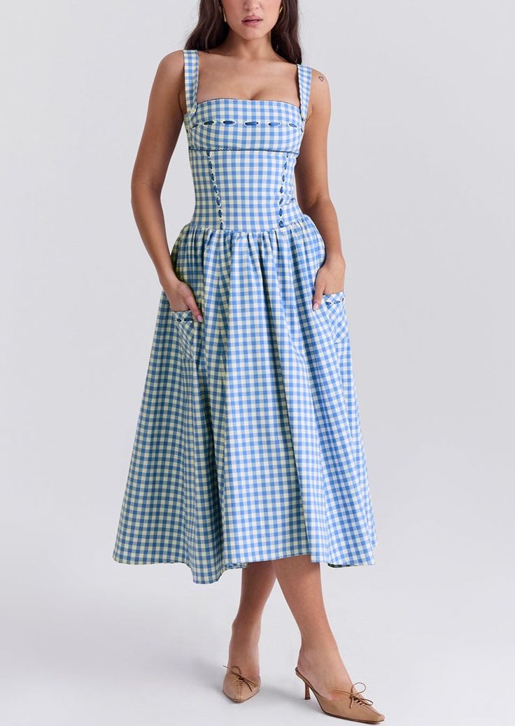 Blue Gingham Dress, French Women Style, Elegante Y Chic, Summer Plaid, Midi Sundress, Beautiful Dresses For Women, Sling Dress, House Of Cb, Vacation Dresses