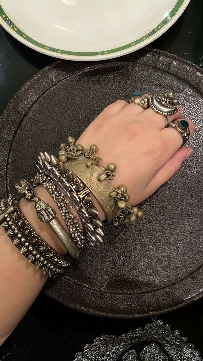 Pakistani Jewellery Aesthetic, Silver Jewelry Collection Aesthetic, Oxidised Jewellery Aesthetic, Indian Jewelry Aesthetic, Navratri Aesthetic, Junk Jewellery, Desi Jewelry, Indian Accessories, Metal Jewellery