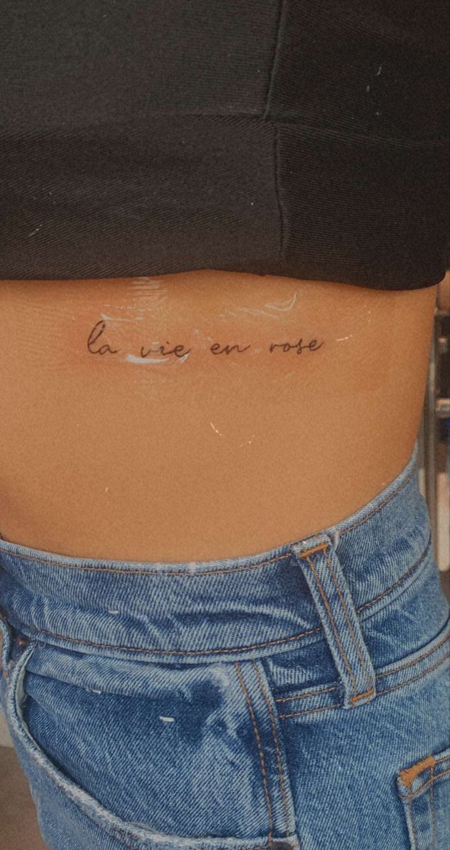 la vie en rose, himym, how i met your mother, tattoo, small, small tattoo, ti t, tiny tattoo, rib tattoo, side boob tattoo, french, life in pinm, france, ink, tattooinspo, inspo, small tattoo inspo La Vie En Rose Spine Tattoo, Small Tattoos Women Arm, La Vie En Rose Tattoo Fonts, Tattoo Ideas French, France Inspired Tattoo, Cute French Tattoos, Small Tattoos Ribcage, French Tattoos For Women, Tiny Rib Tattoos For Women