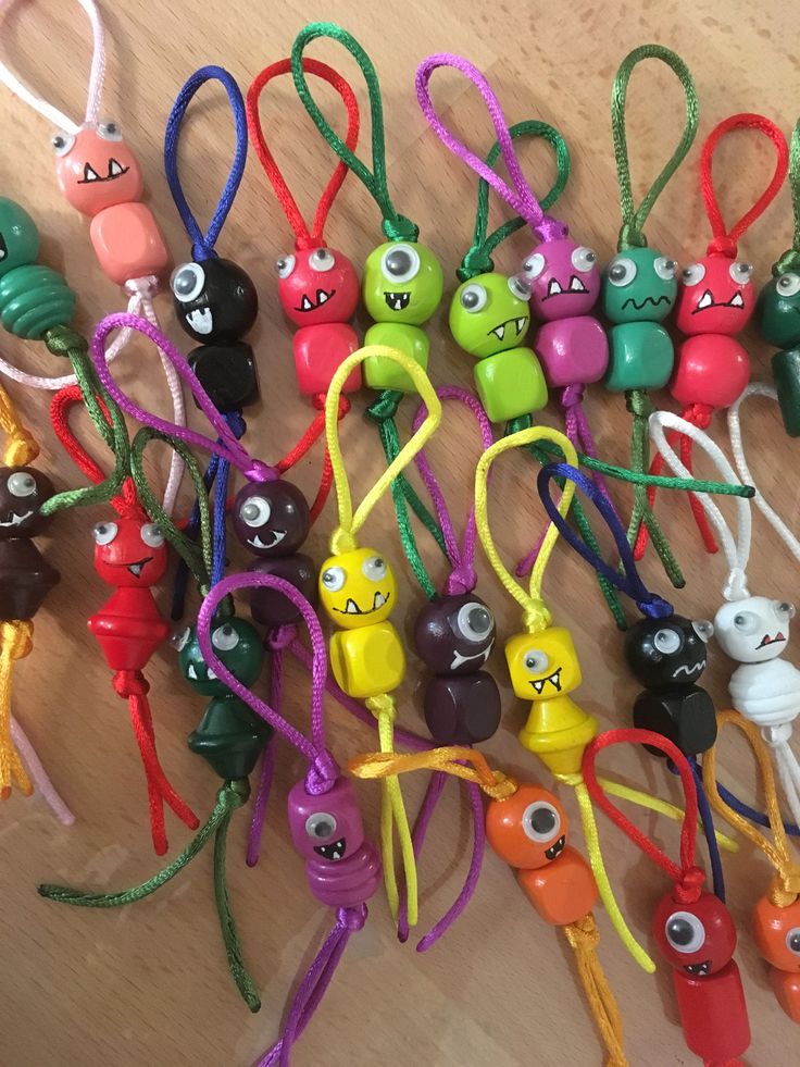 many different colored beads with eyes on them