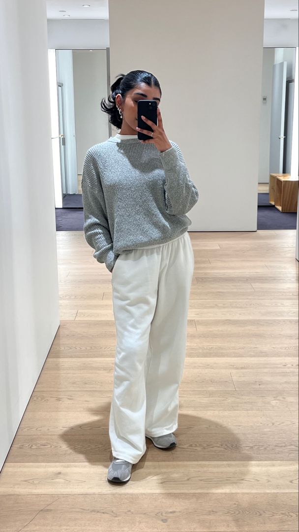 Outfit Inspo University, Makeup Interview, Interview Outfit Business Casual, New Balance 574 White, Aesthetic Outfits Hijab, Aritzia Aritzia, Outfit New Balance, Mirror Selfie Outfit, Clothing Preppy