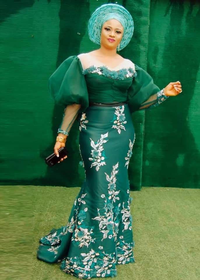 Gown Lace Styles Nigerian, Lace Dress Styles Nigerian, Lace Gown Styles Nigerian, Asoebi Lace Styles, Asoebi Lace, Nigerian Dress Styles, Stylish Naija, Nigerian Lace Styles Dress, Nigerian Lace Styles