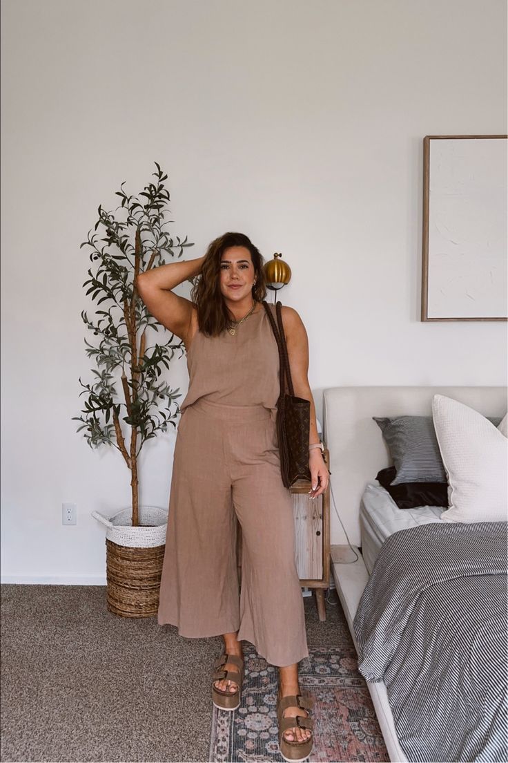 Curvy Two Piece Outfit, Midsize Matching Set, Summer Outfit Inspiration Midsize, Brunch Outfit Summer Midsize, Summer Looks Midsize, Midsize Travel Outfit Summer, Midweight Outfits, Midsize Comfy Outfits Summer, Midsize Bohemian Fashion