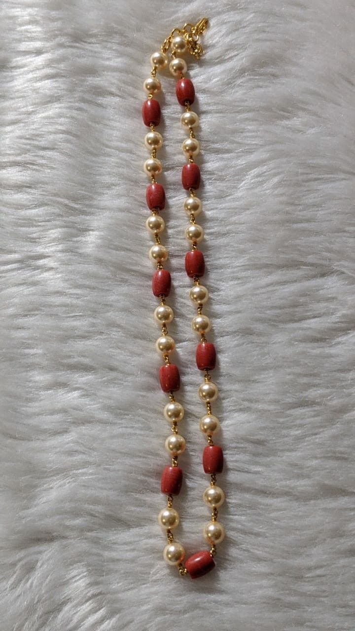 Coral And Pearl Jewellery, Pearl And Coral Gold Chain, Coral Chain Designs, Pagadalu Necklace, Corals And Pearls Jewellery, Coral Jewelry Set, Fancy Jewelry Necklace, Pearl Jewelry Design, Gold Jewelry Simple Necklace