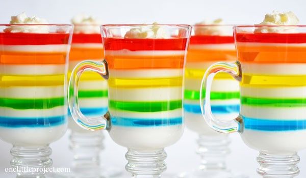 Rainbow Jello Recipe, How To Make Jello, Rainbow Jello, Jello Cups, Gelatin Dessert, Jello Desserts, Rainbow Food, Jello Recipes, Rainbow Birthday Party