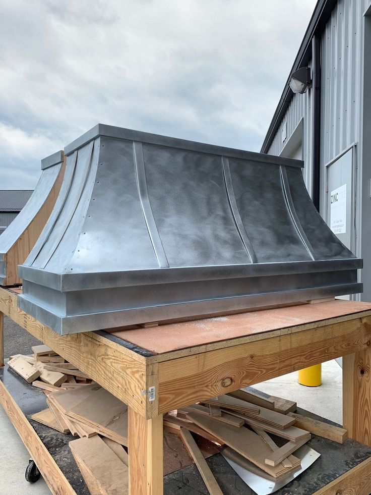 a metal roof on top of a wooden pallet