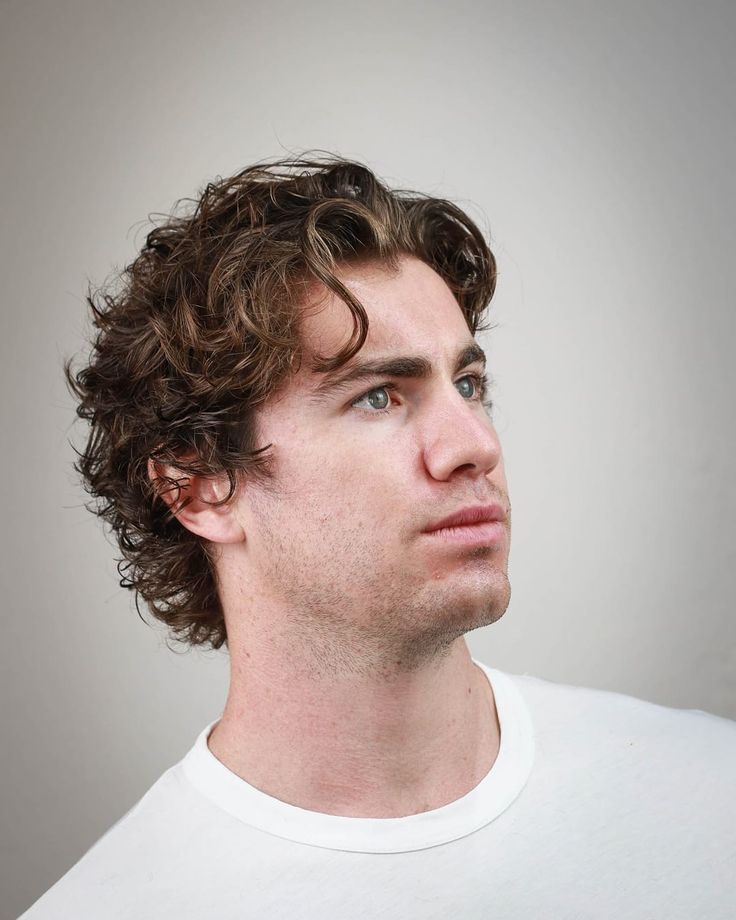 Flow Haircut, Mens Haircuts Wavy Hair, Hockey Hair, Men Haircut Curly Hair, Wavy Hair Men, Medium Curly, Hair Flow, Haircuts For Wavy Hair, Athletic Hairstyles