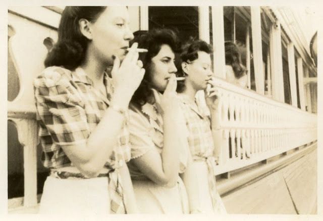 Miss Moss, Rolled Up Jeans, Three Graces, Photographs Of People, Antique Photos, Women In History, Vintage Love, Vintage Photographs, Vintage Photography