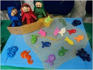 there are some toys that are on the table with it's net and fish