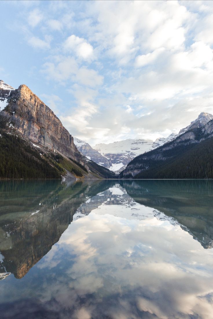 Reflection of Clouds in Lake in Mountain Cloud Reflection On Water, Water Reflection Photography, Reflective Photography, Reflection Pictures, Environment Reference, Lake Reflection, Reflection Painting, Reflection Art, Water Reflection