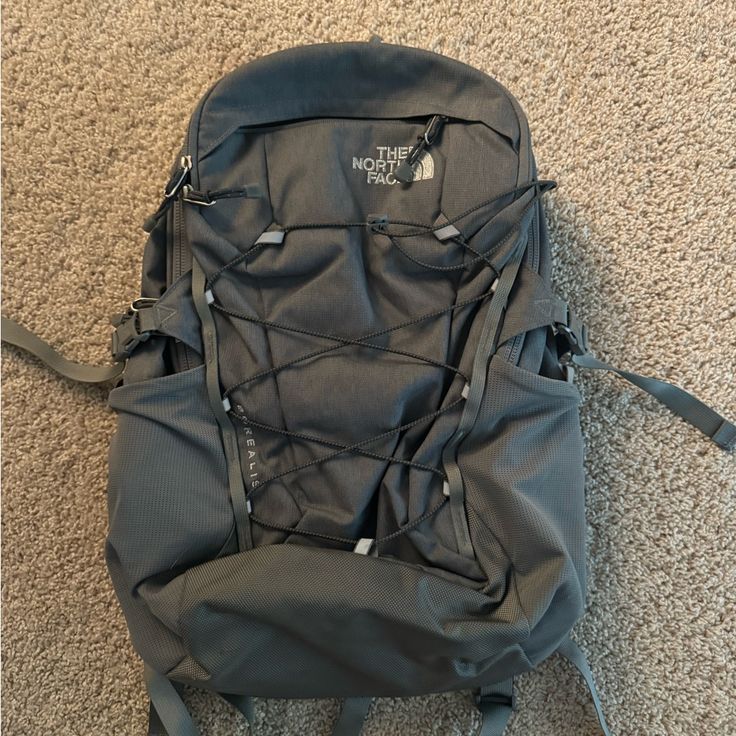 Never Used Perfect Condition North Face Backpack School, North Face Backpacks, Carhartt Backpack, The North Face Backpack, Pants Ideas, North Face Bag, Coconut Dream, Future Room, Back To School Backpacks