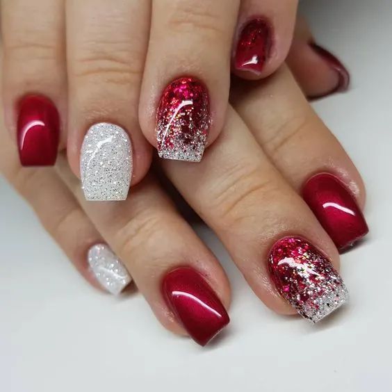 Nail Designs Winter, Nails Holiday, Unghie Sfumate, Red Christmas Nails, Christmas Gel Nails, Christmas Nail Art Designs, Christmas Nails Acrylic, White Nail, Winter Nail Designs