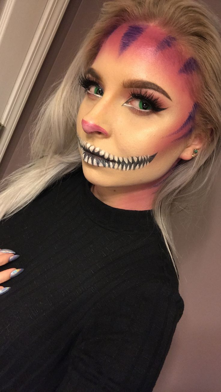 Cheshire Cat Face Makeup, Cat Alice In Wonderland Makeup, Chestshire Cat Costume, Pink Cat Makeup Halloween, Scary Cat Halloween Makeup, Cheshire Cat Smile Makeup, Tim Burton Cheshire Cat Costume, Alice In Wonderland Cheshire Cat Makeup, Alice In Wonderland Costume Ideas Diy Cheshire Cat