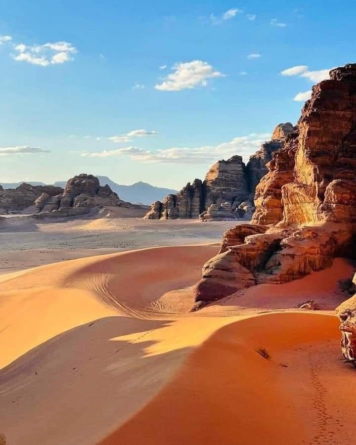 Wadi Rum Desert, Jordan Jordan Africa, Jordan Country Aesthetic, Jordan Aesthetic, Army Basic Training, Jordans Aesthetic, Jordan Country, Western Borders, Basic Training, Western Asia