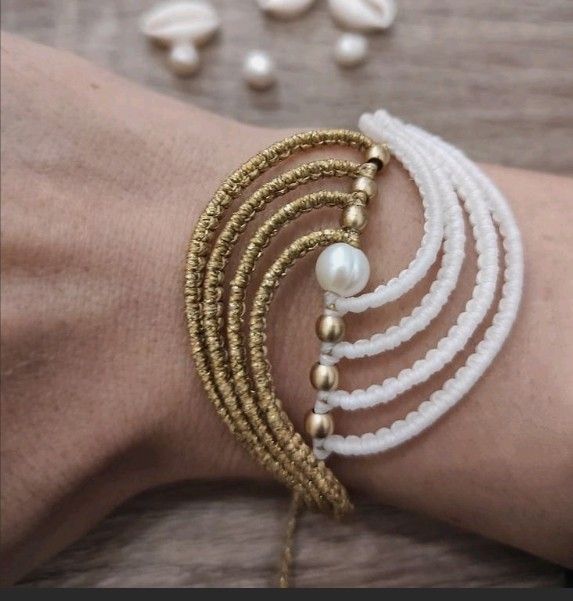 Macrame Wave, Wave Bracelet, Handmade Jewelry Tutorials, Micro Macramé, Diy Crafts Jewelry, Micro Macrame, Macrame Jewelry, Bracelet Tutorial, Diy Schmuck